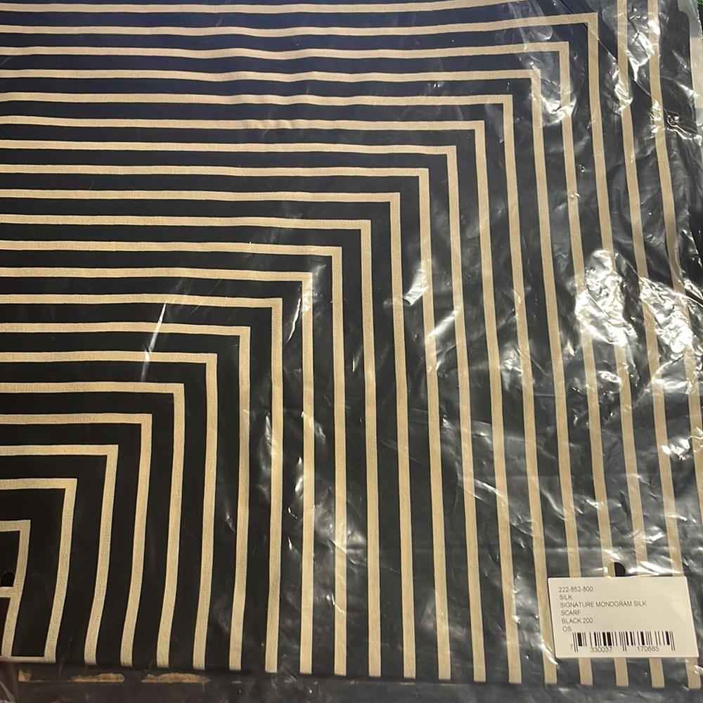 Toteme 100% silk Monogram ‘the signature’ scarf - Picture 5 of 8